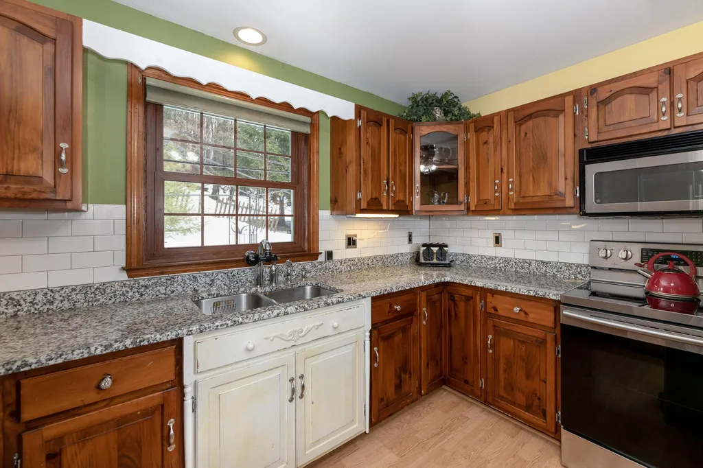 86 Caveney Drive Northfield NH 03276