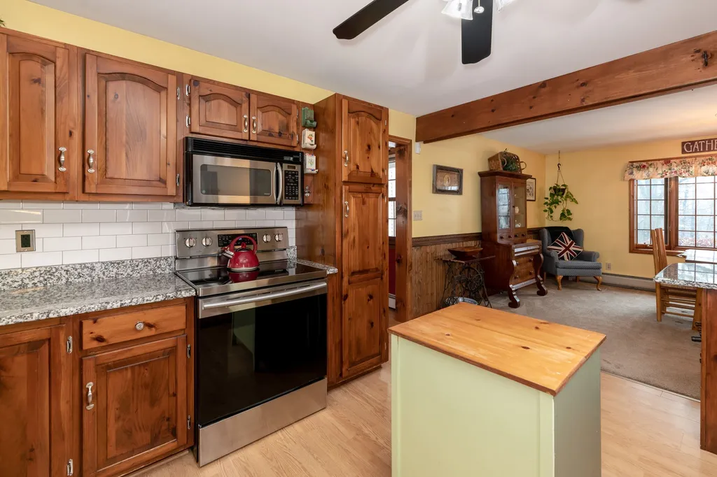 86 Caveney Drive Northfield NH 03276