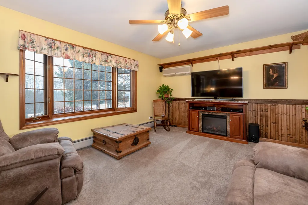 86 Caveney Drive Northfield NH 03276