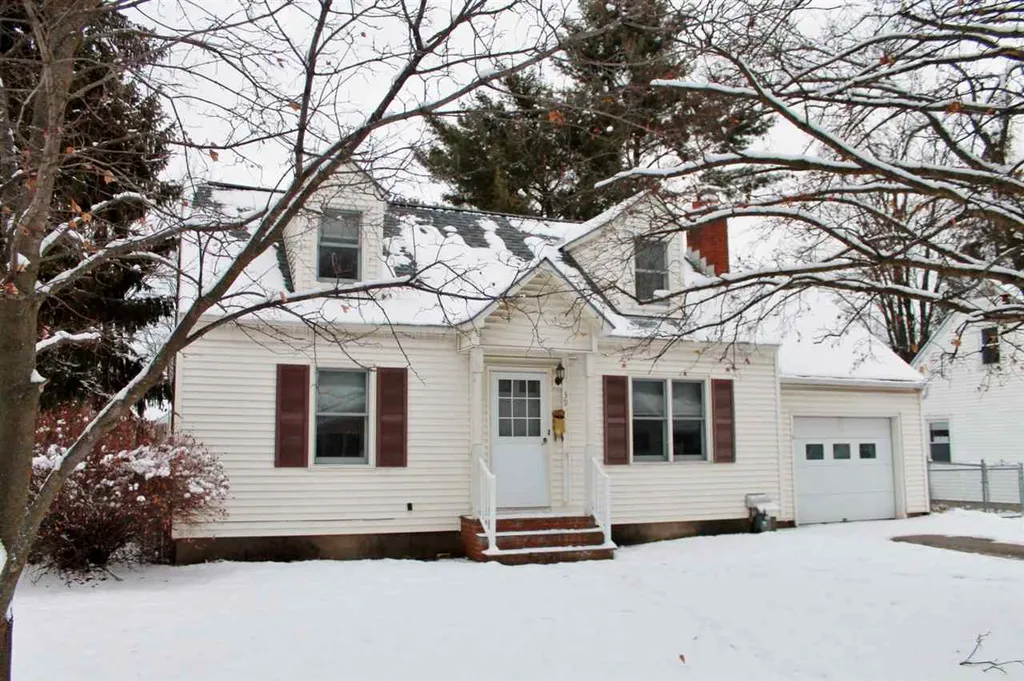 39 South Summit Street Essex VT 05452