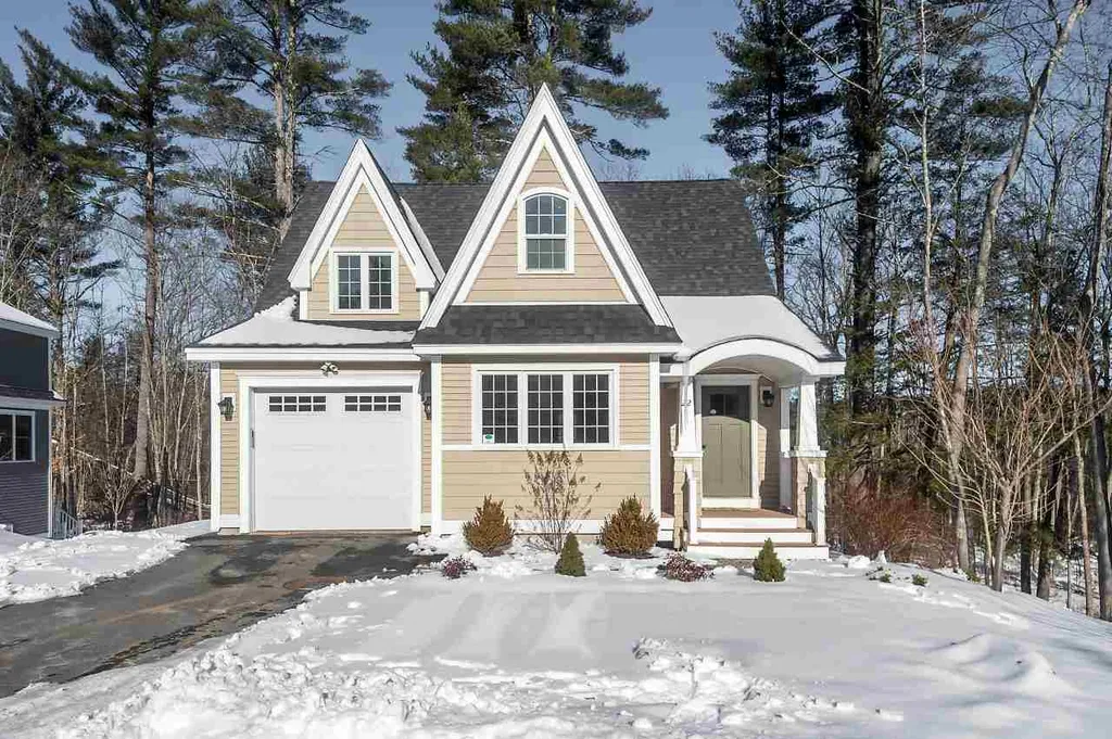 22 Honeycomb Way Newmarket NH 03857