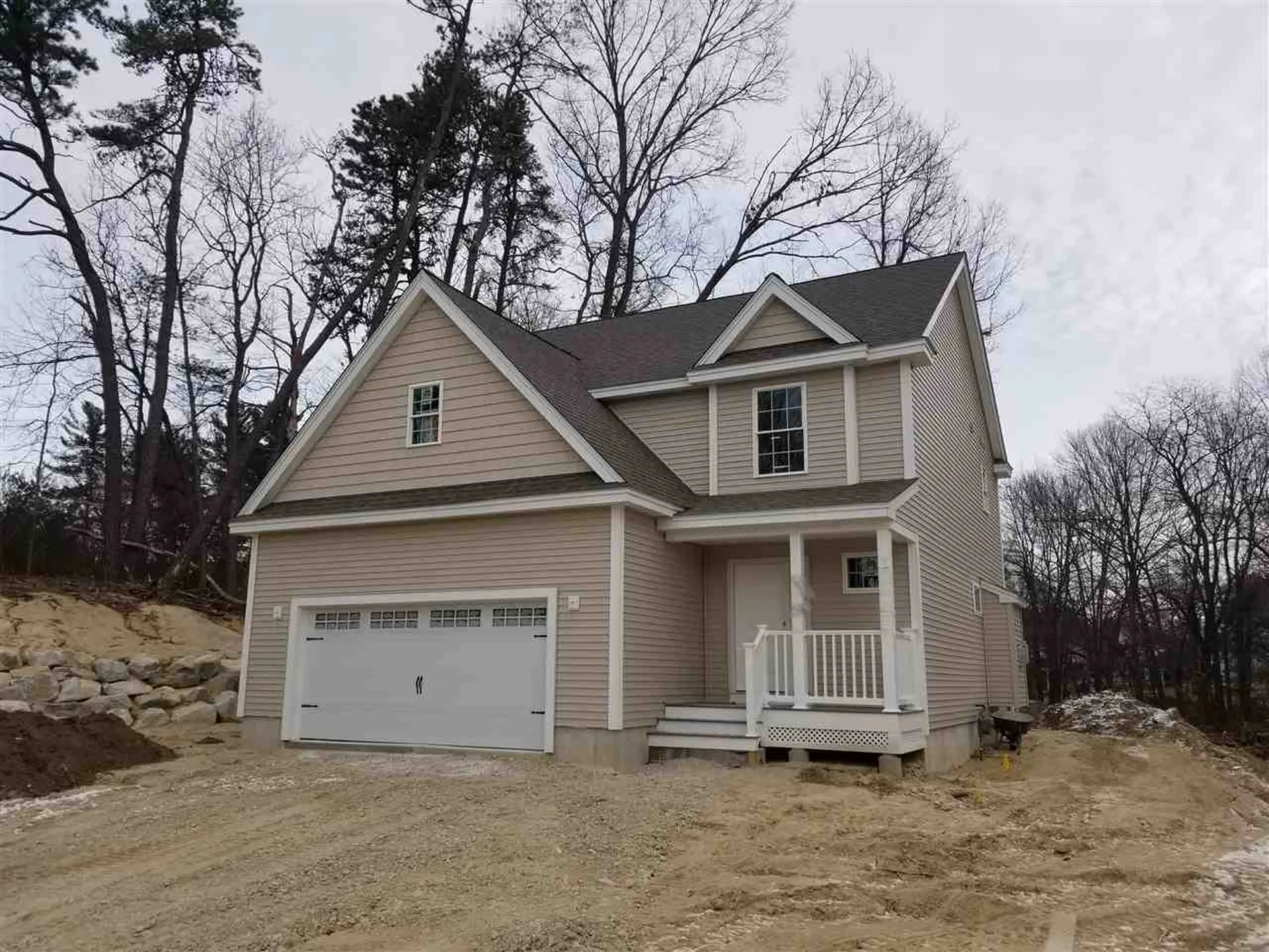8 Lee Way Hudson NH 03051