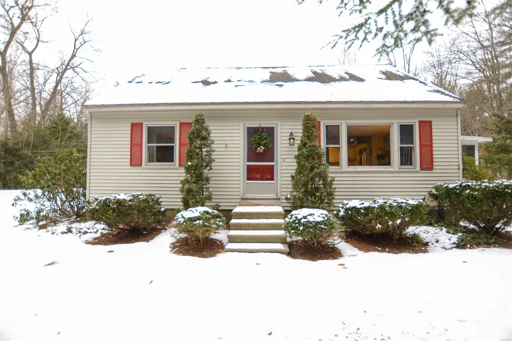 11 Leavitt Road Fremont NH 03044