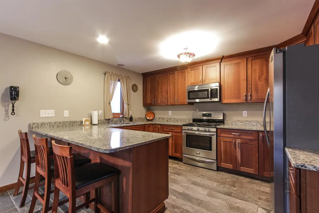 26 Seasons Lane Londonderry NH 03053