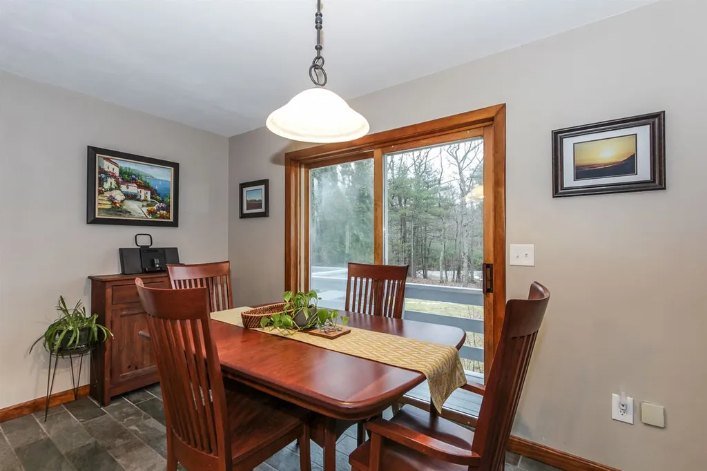 26 Seasons Lane Londonderry NH 03053