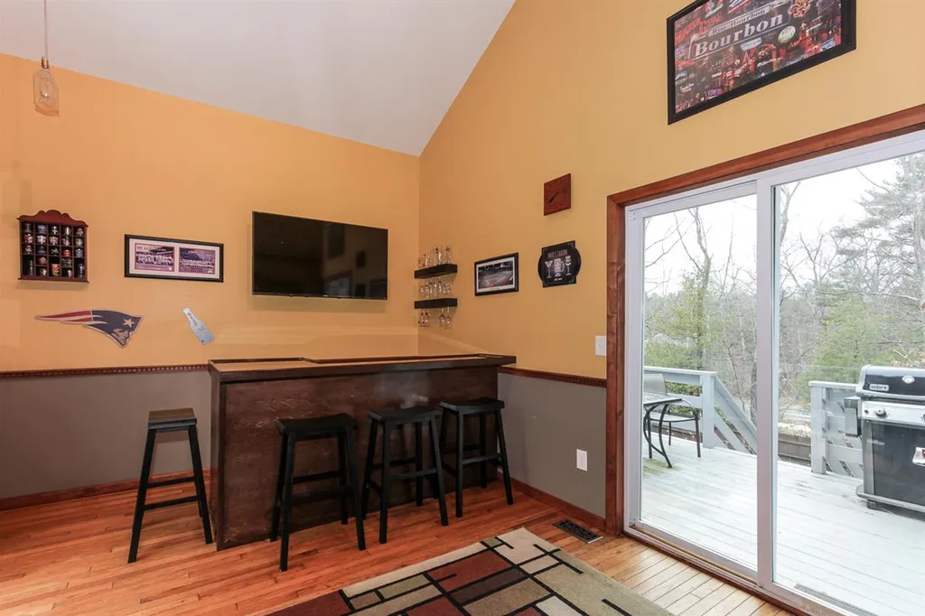 26 Seasons Lane Londonderry NH 03053