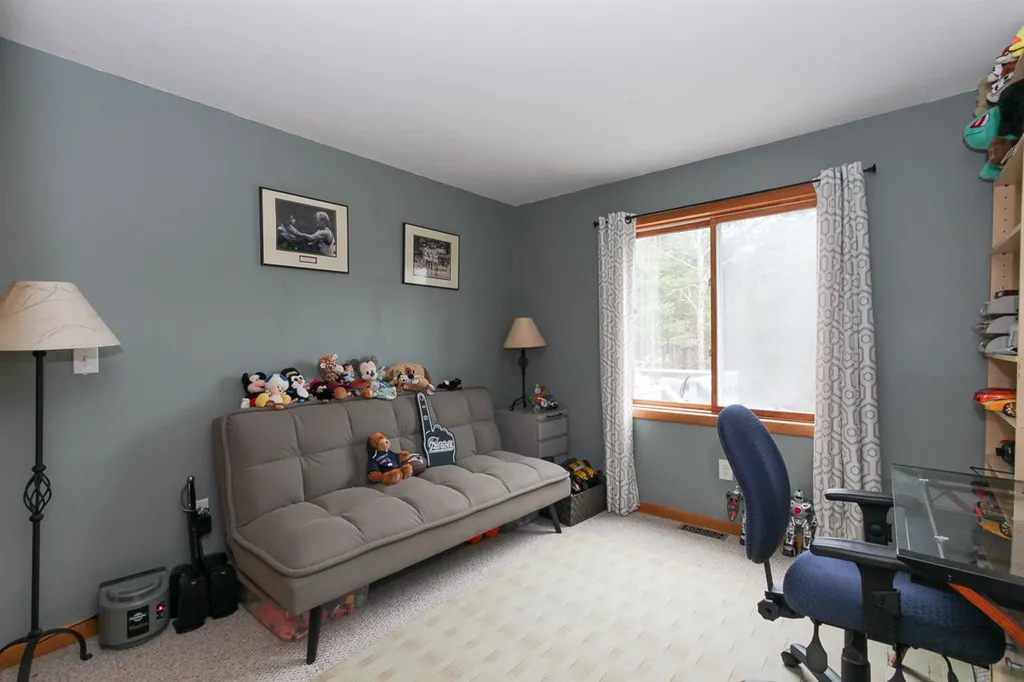 26 Seasons Lane Londonderry NH 03053