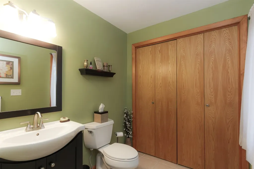 26 Seasons Lane Londonderry NH 03053