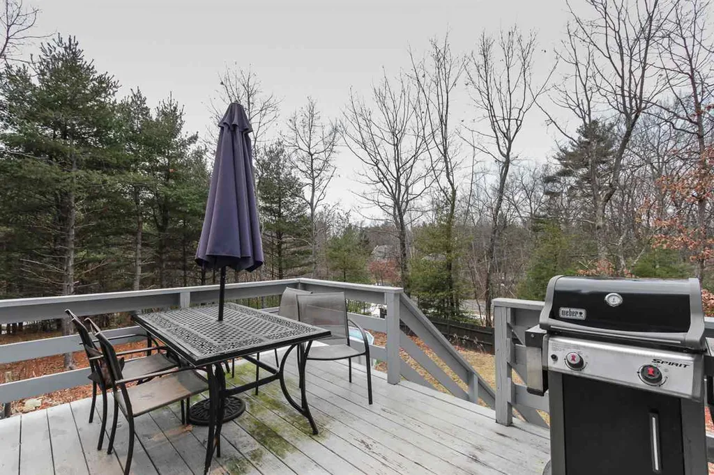 26 Seasons Lane Londonderry NH 03053