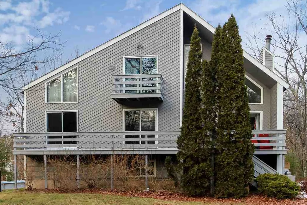 26 Seasons Lane Londonderry NH 03053