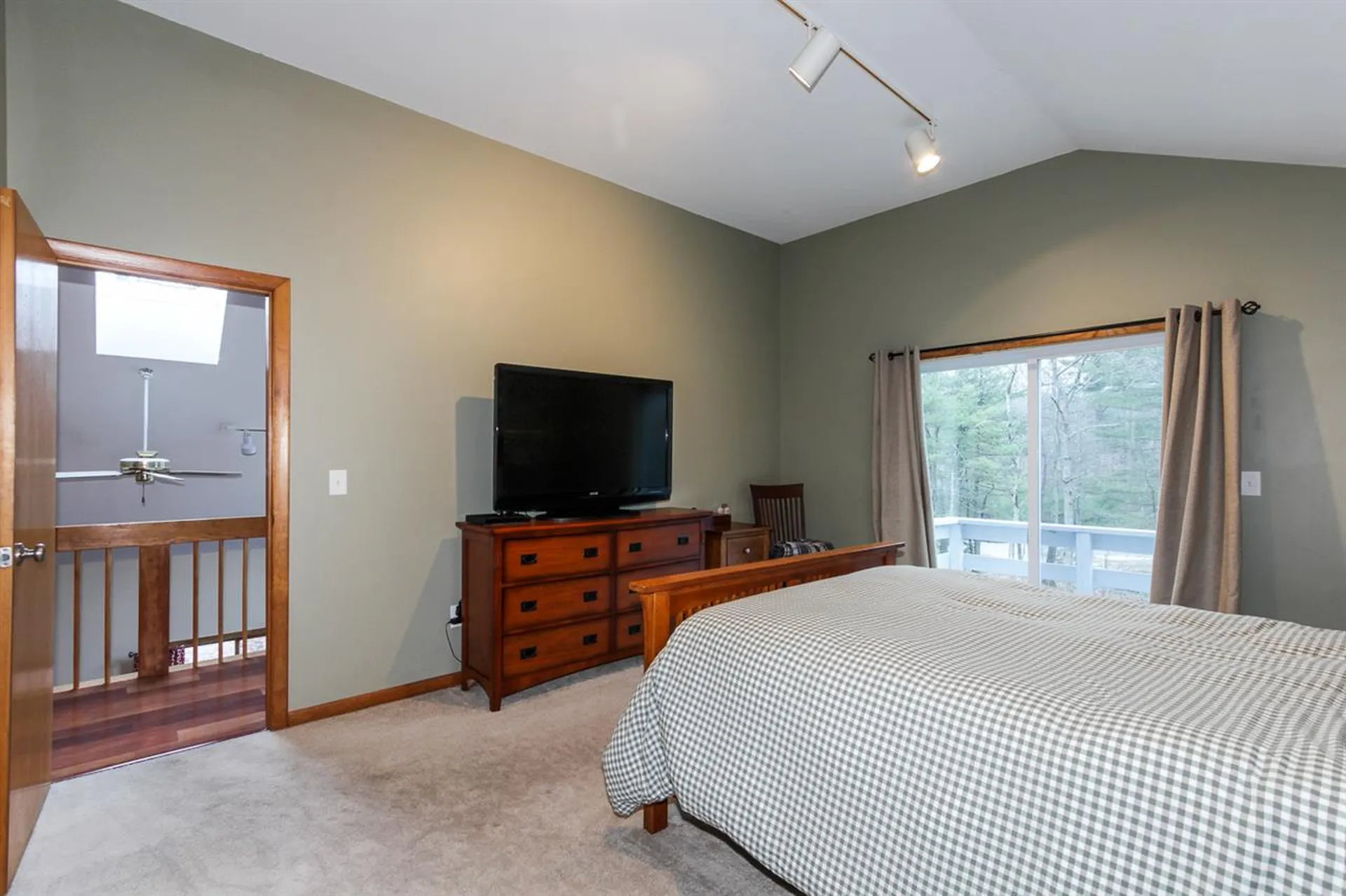 26 Seasons Lane Londonderry NH 03053