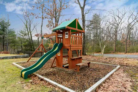 26 Seasons Lane Londonderry NH 03053