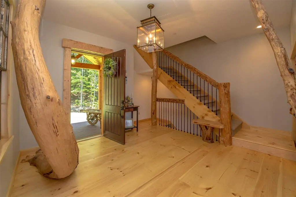 81 Lighthouse Cliffs Laconia NH 03246