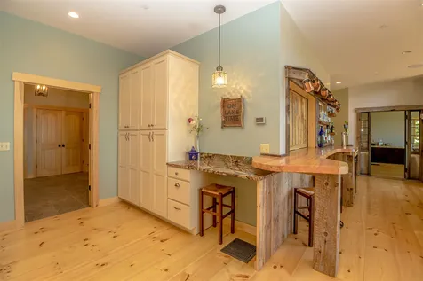 81 Lighthouse Cliffs Laconia NH 03246