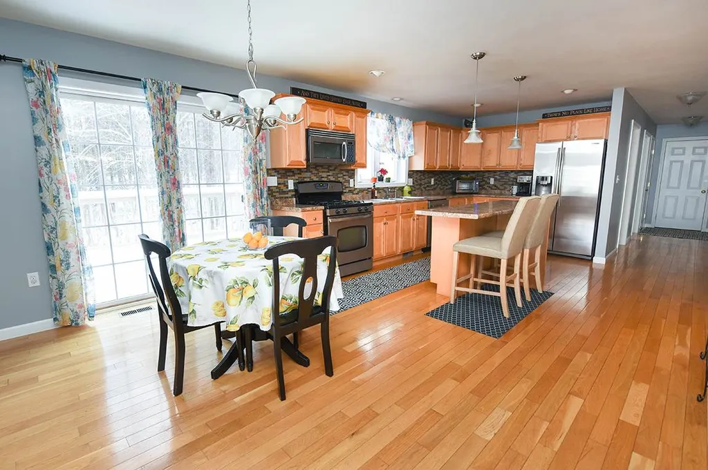 13 Candlestick Lane Sandown NH 03873