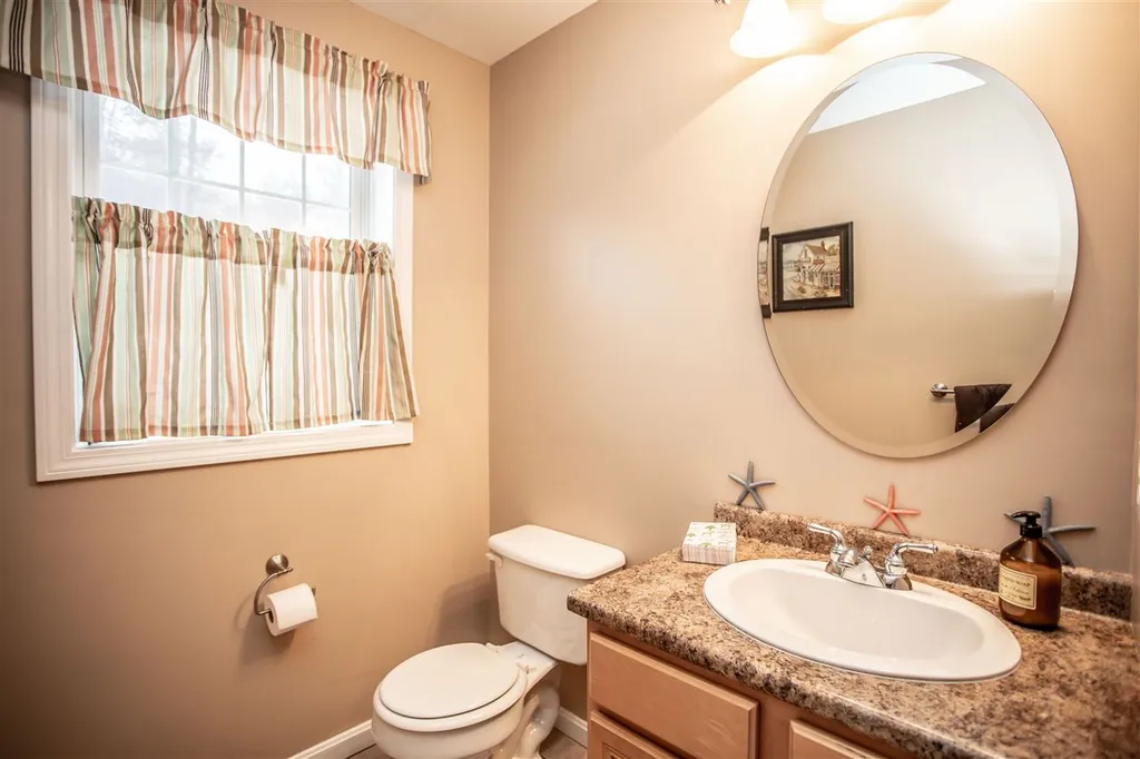 13 Candlestick Lane Sandown NH 03873