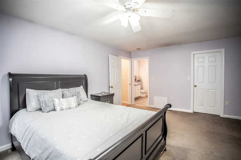 13 Candlestick Lane Sandown NH 03873