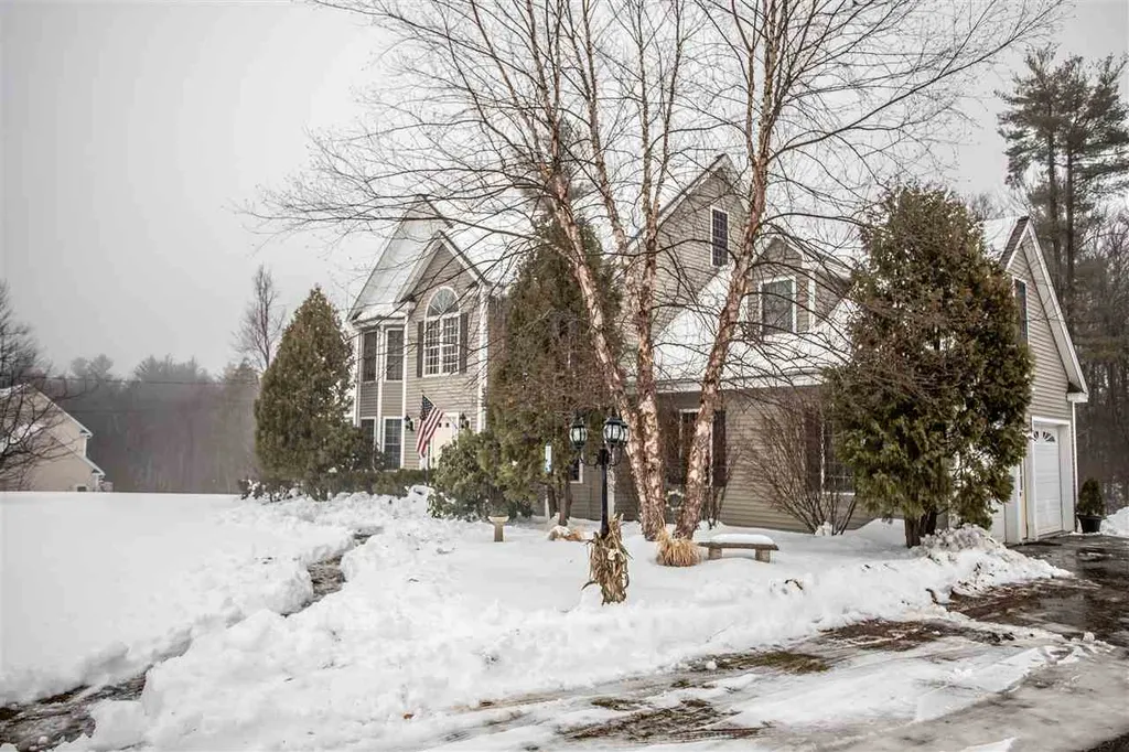 13 Candlestick Lane Sandown NH 03873
