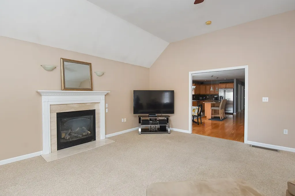 13 Candlestick Lane Sandown NH 03873
