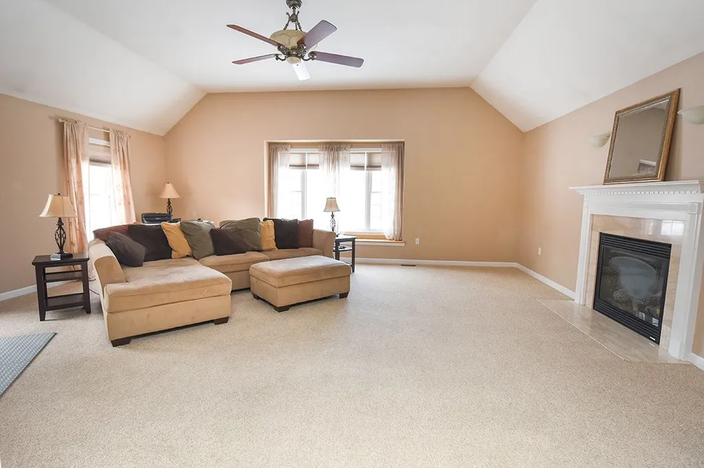 13 Candlestick Lane Sandown NH 03873