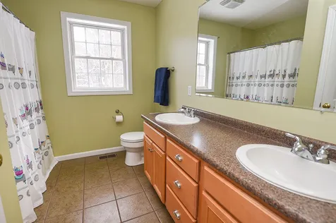 13 Candlestick Lane Sandown NH 03873