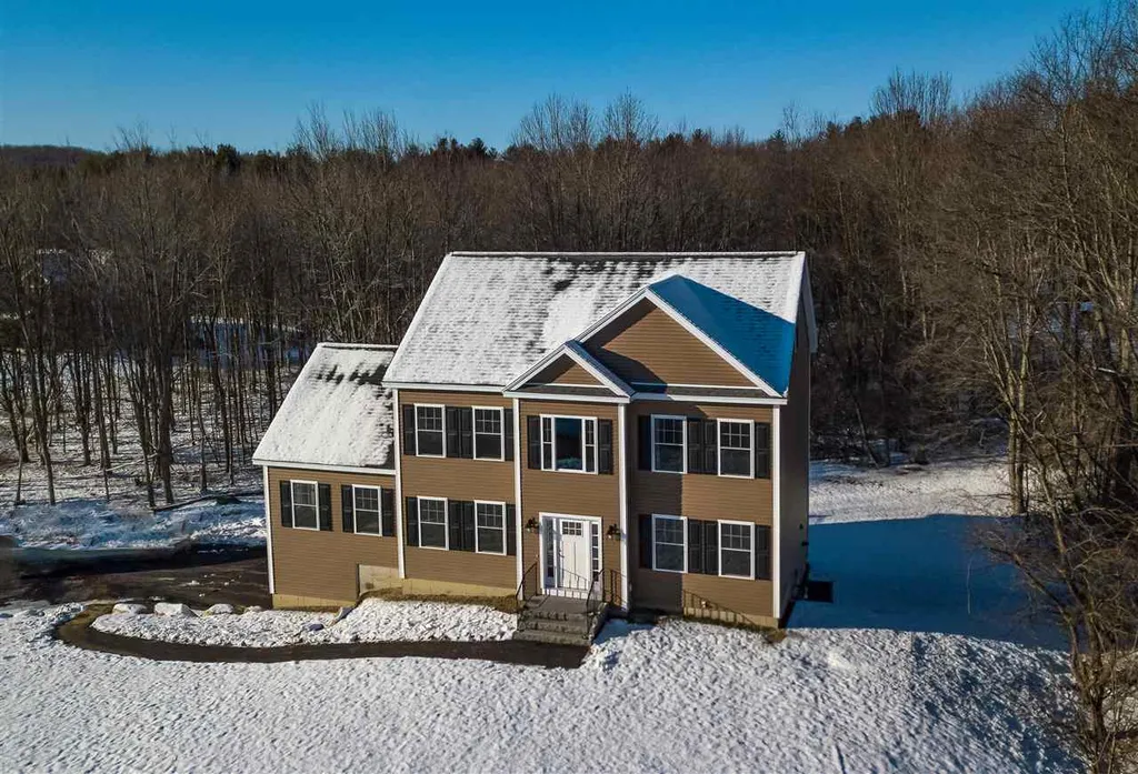 8 Oldenburg Lane Rollinsford NH 03869