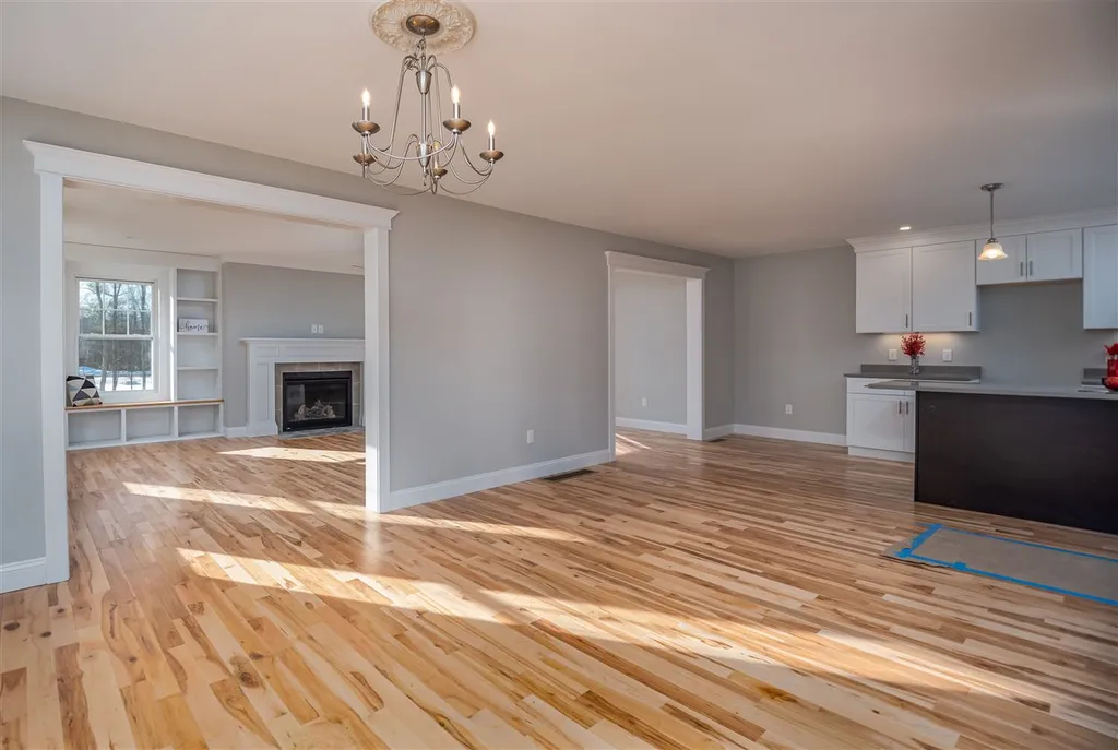 8 Oldenburg Lane Rollinsford NH 03869