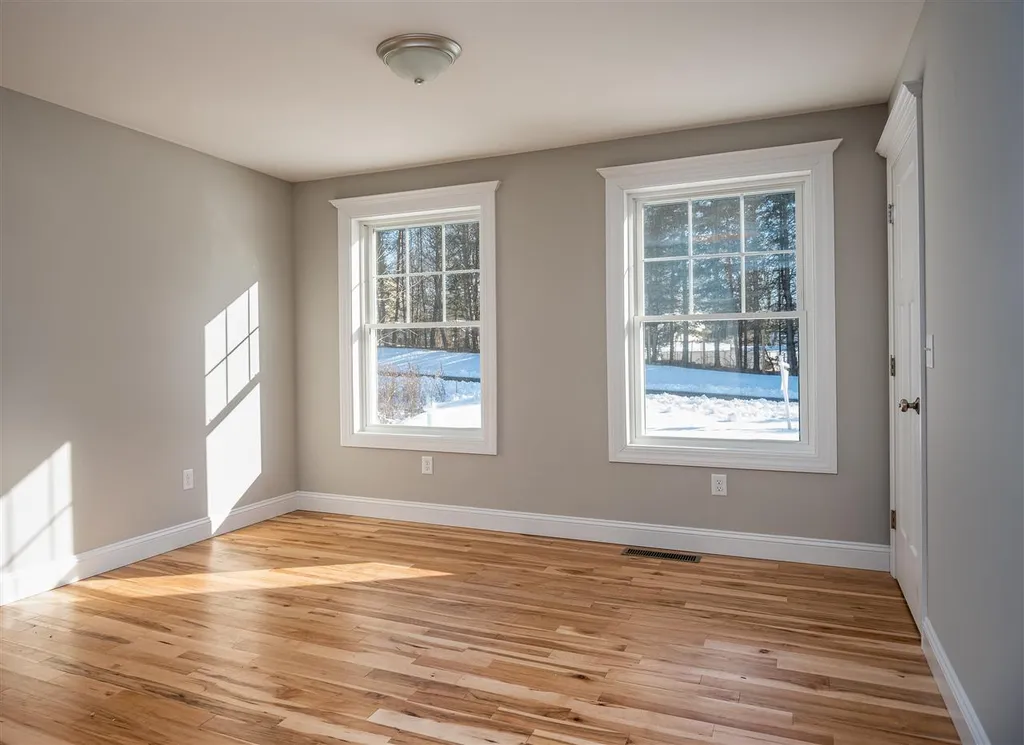 8 Oldenburg Lane Rollinsford NH 03869