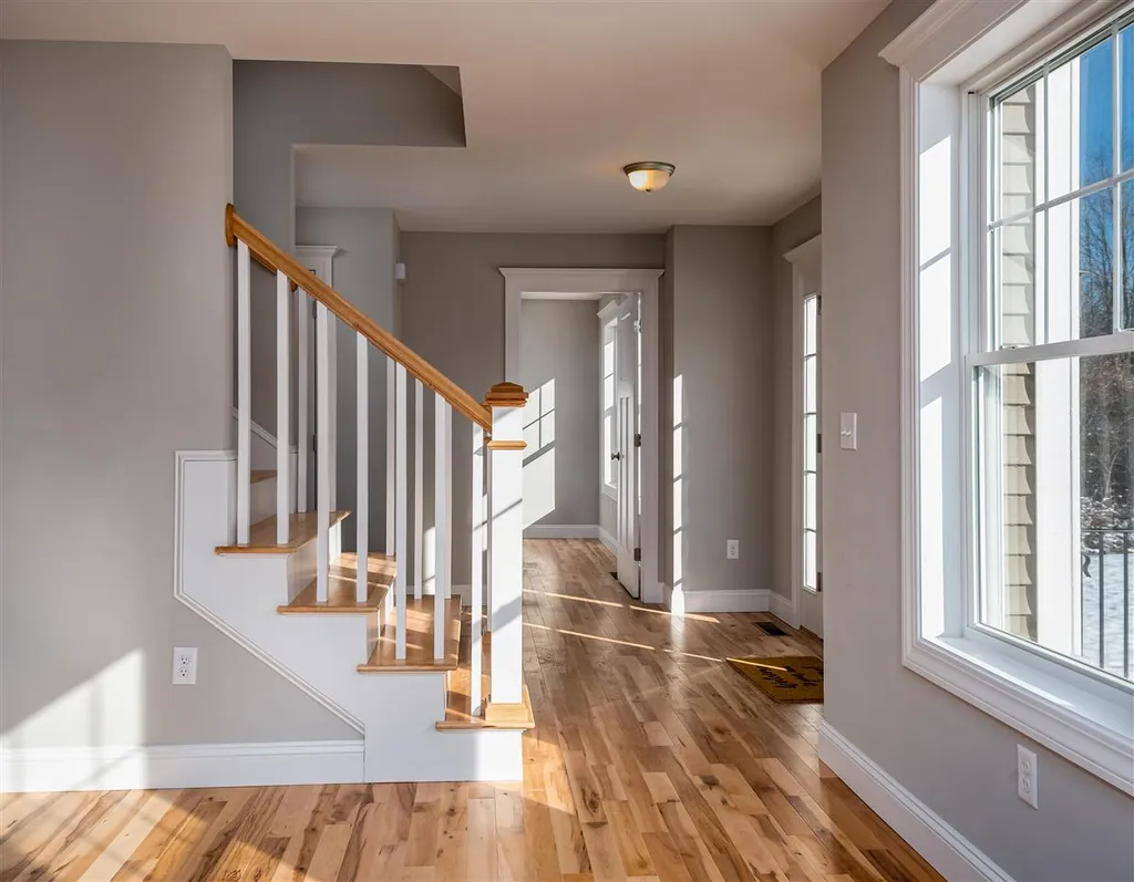 8 Oldenburg Lane Rollinsford NH 03869