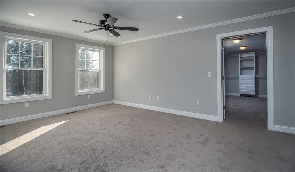 8 Oldenburg Lane Rollinsford NH 03869