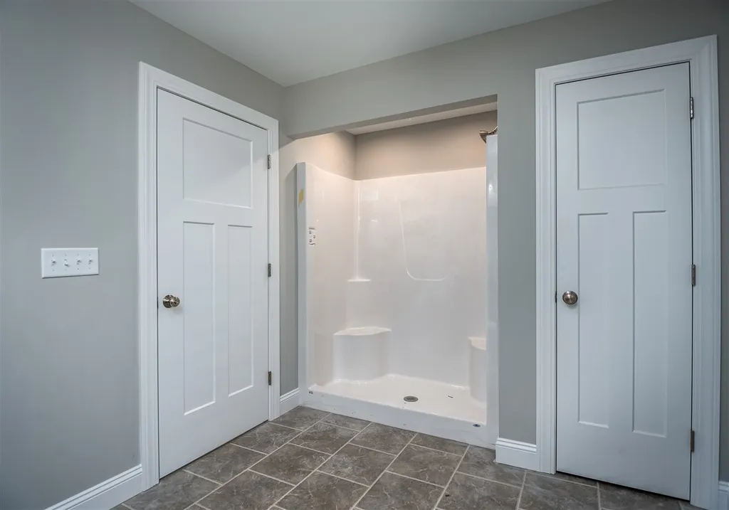8 Oldenburg Lane Rollinsford NH 03869
