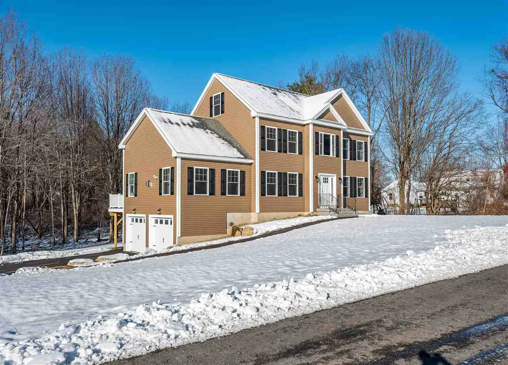 8 Oldenburg Lane Rollinsford NH 03869