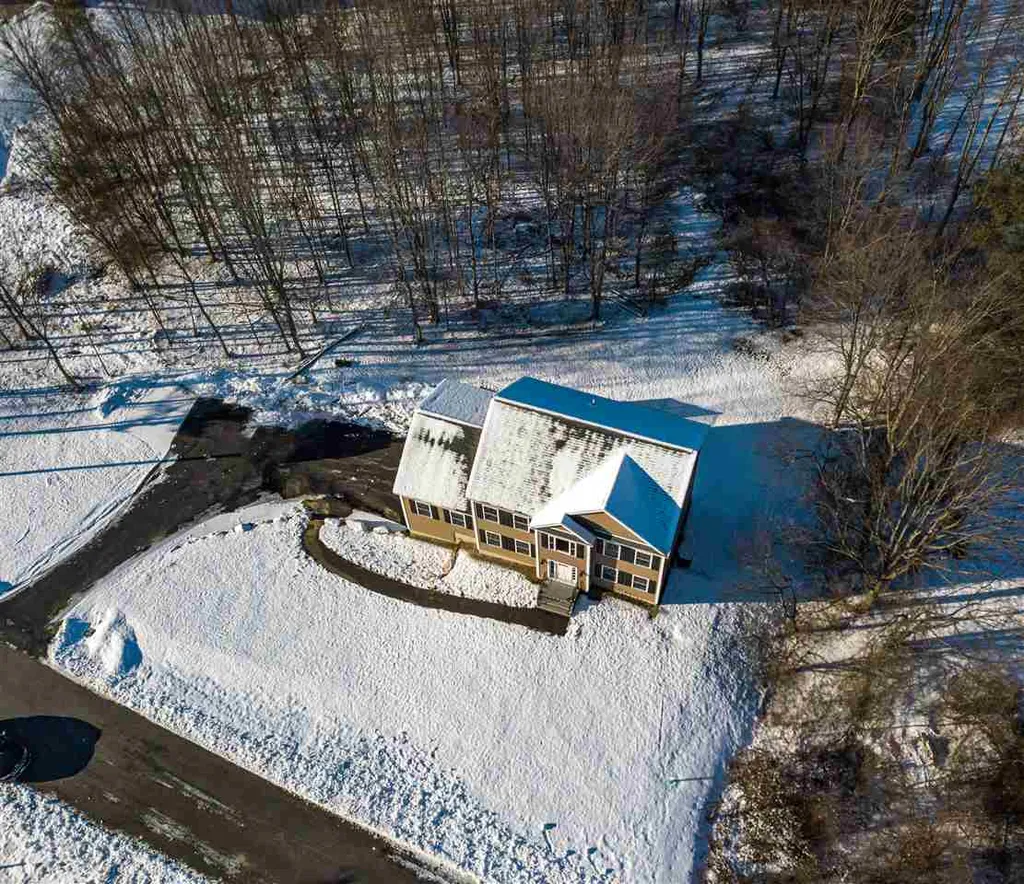8 Oldenburg Lane Rollinsford NH 03869