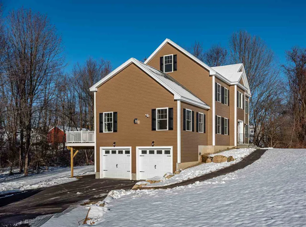 8 Oldenburg Lane Rollinsford NH 03869