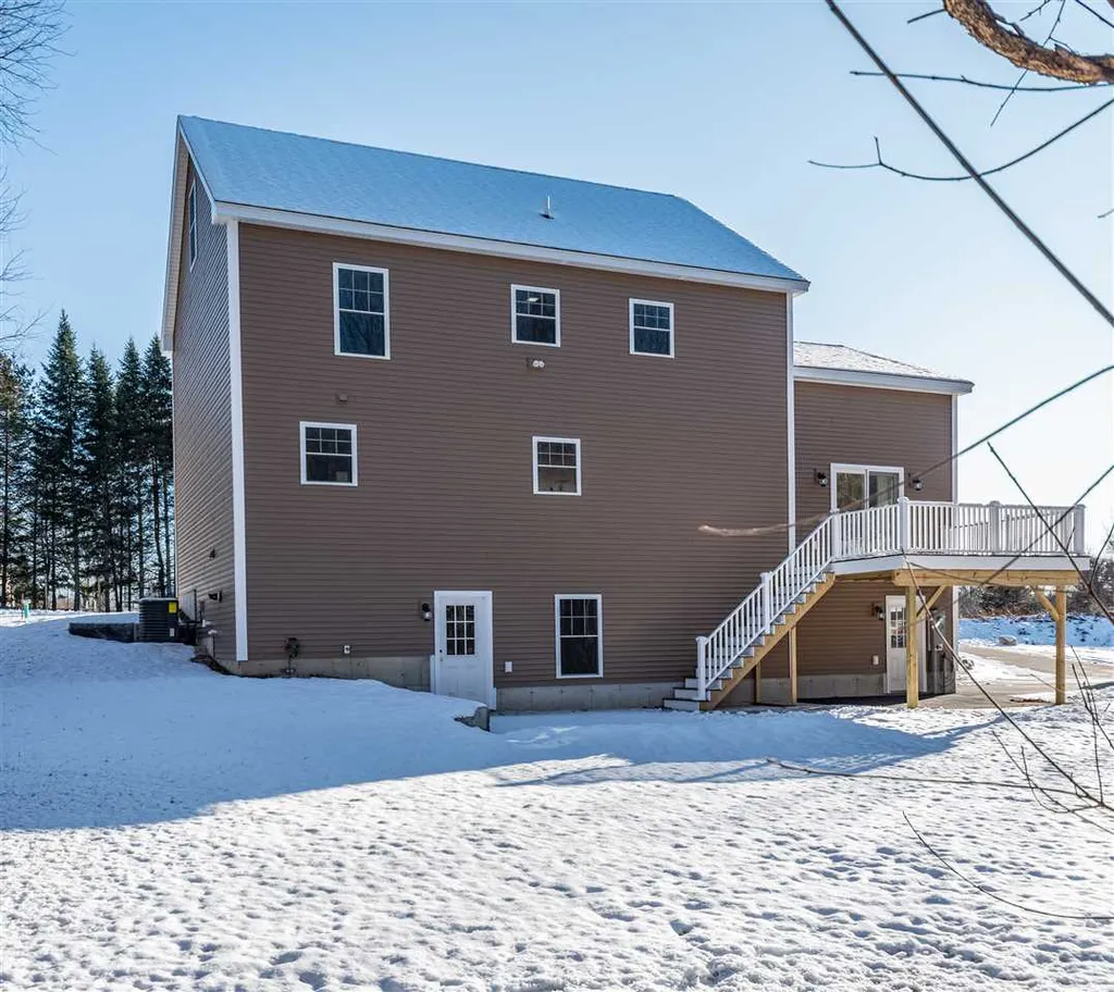 8 Oldenburg Lane Rollinsford NH 03869
