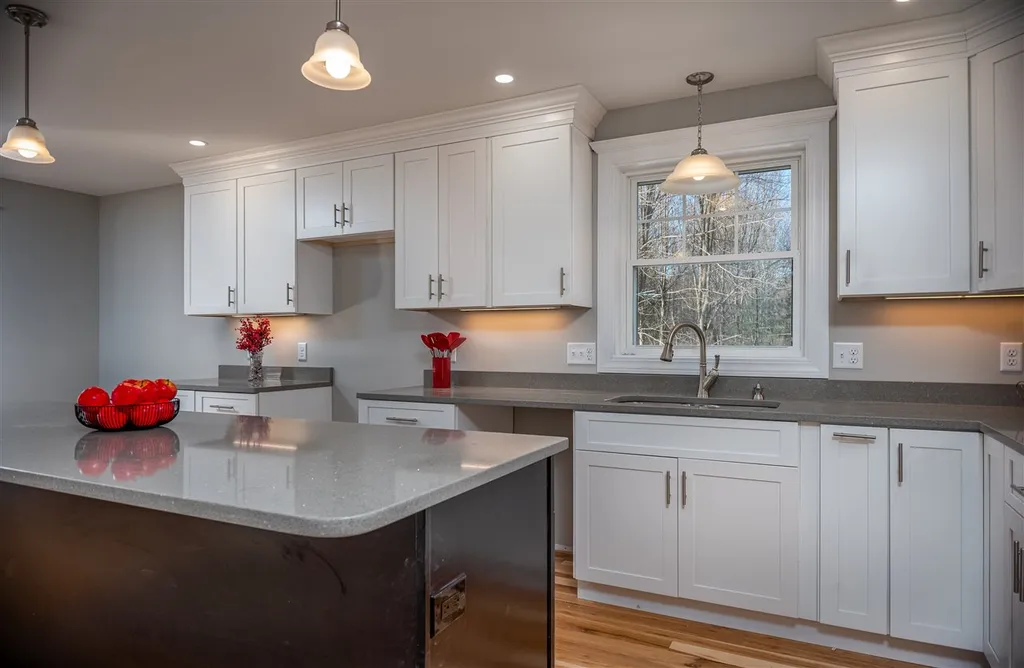 8 Oldenburg Lane Rollinsford NH 03869