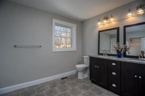 8 Oldenburg Lane Rollinsford NH 03869