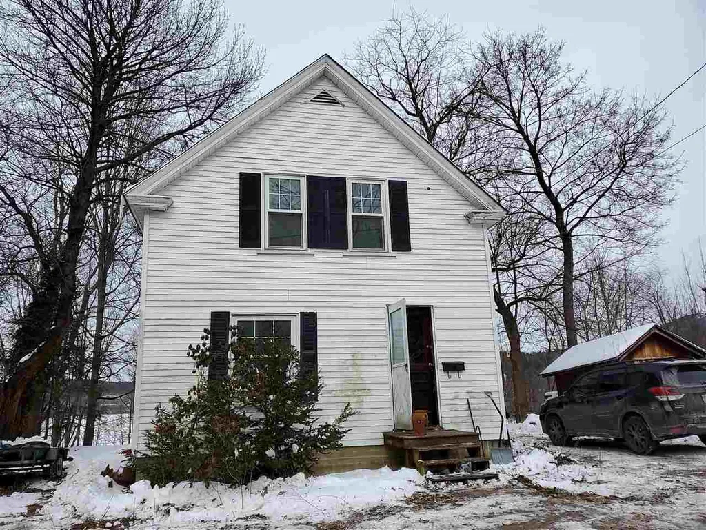 13 Edgewood Street Claremont NH 03743