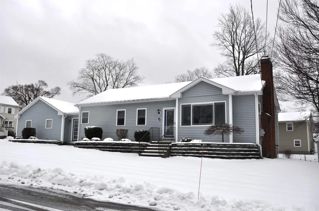 43 Breton Avenue Manchester NH 03104