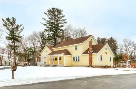 32 Woodland Avenue Salem NH 03079