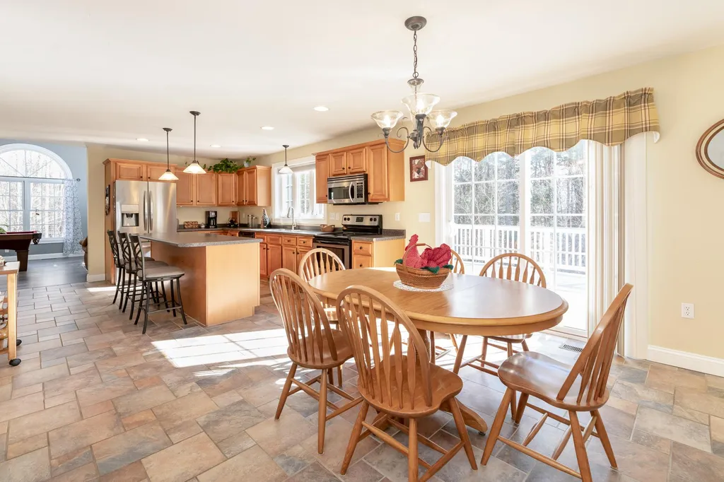 4 Mccarron Road Deerfield NH 03037
