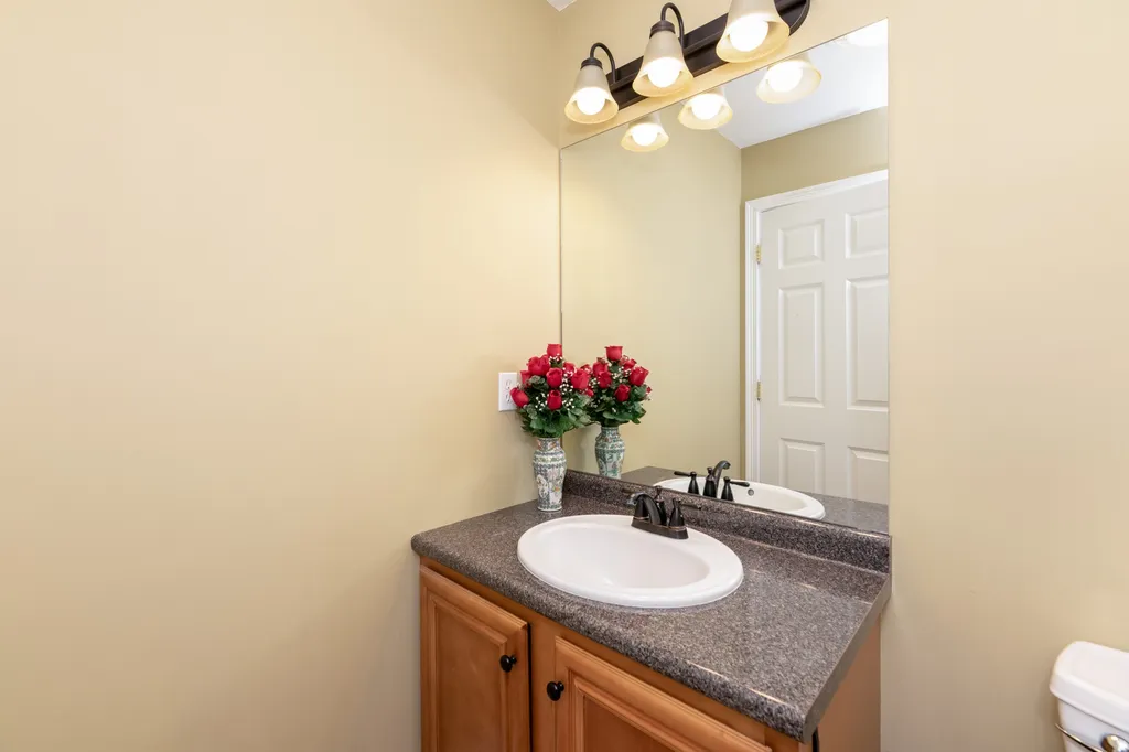4 Mccarron Road Deerfield NH 03037