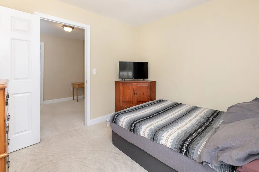 4 Mccarron Road Deerfield NH 03037