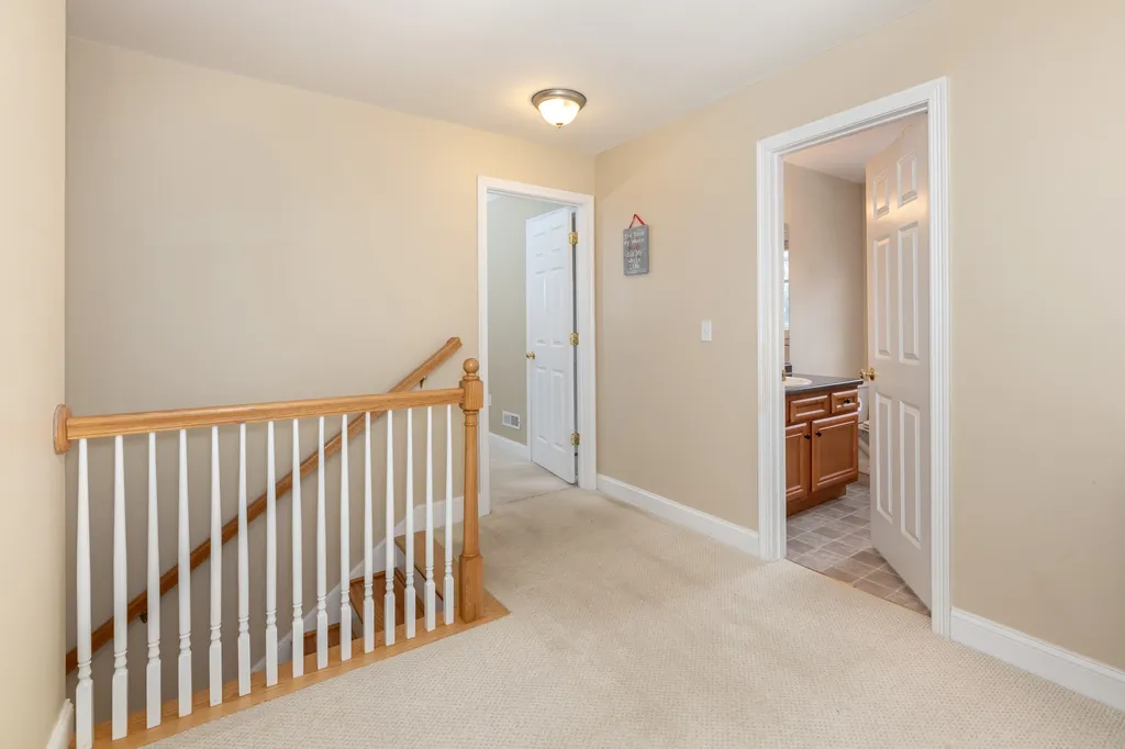 4 Mccarron Road Deerfield NH 03037