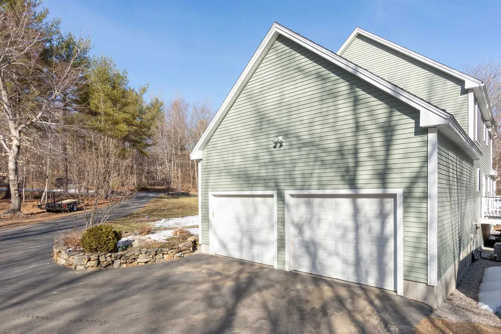 4 Mccarron Road Deerfield NH 03037
