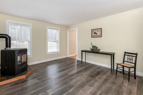 4 Mccarron Road Deerfield NH 03037