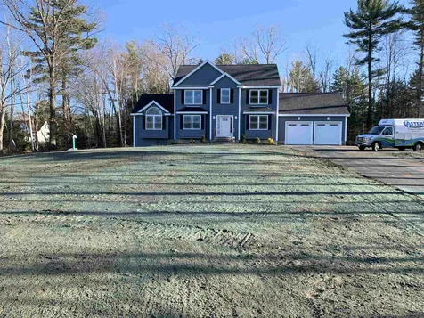 17 Pinetree Road Auburn NH 03032