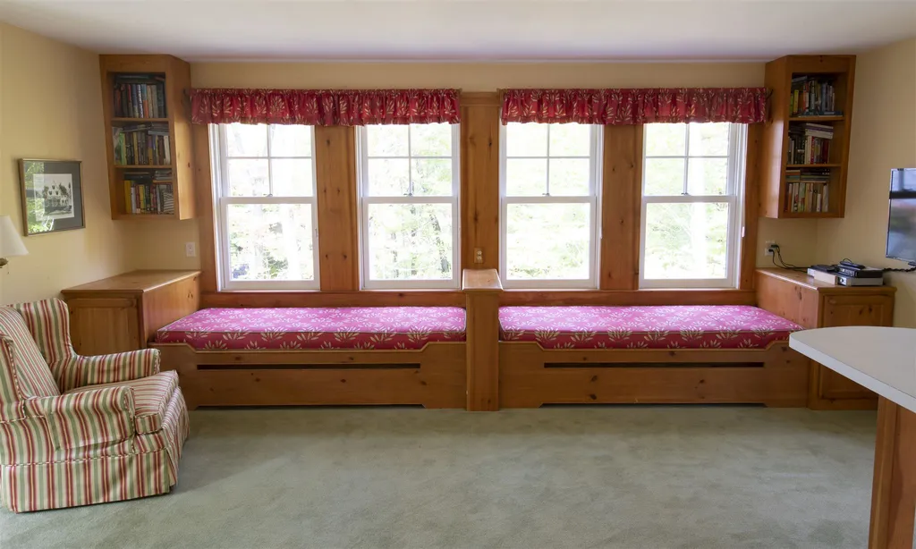 508 Little Sunapee Road New London NH 03257