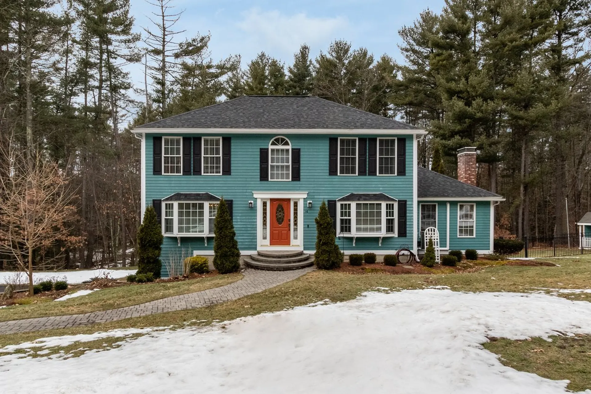 16 Lantern Lane Londonderry NH 03053