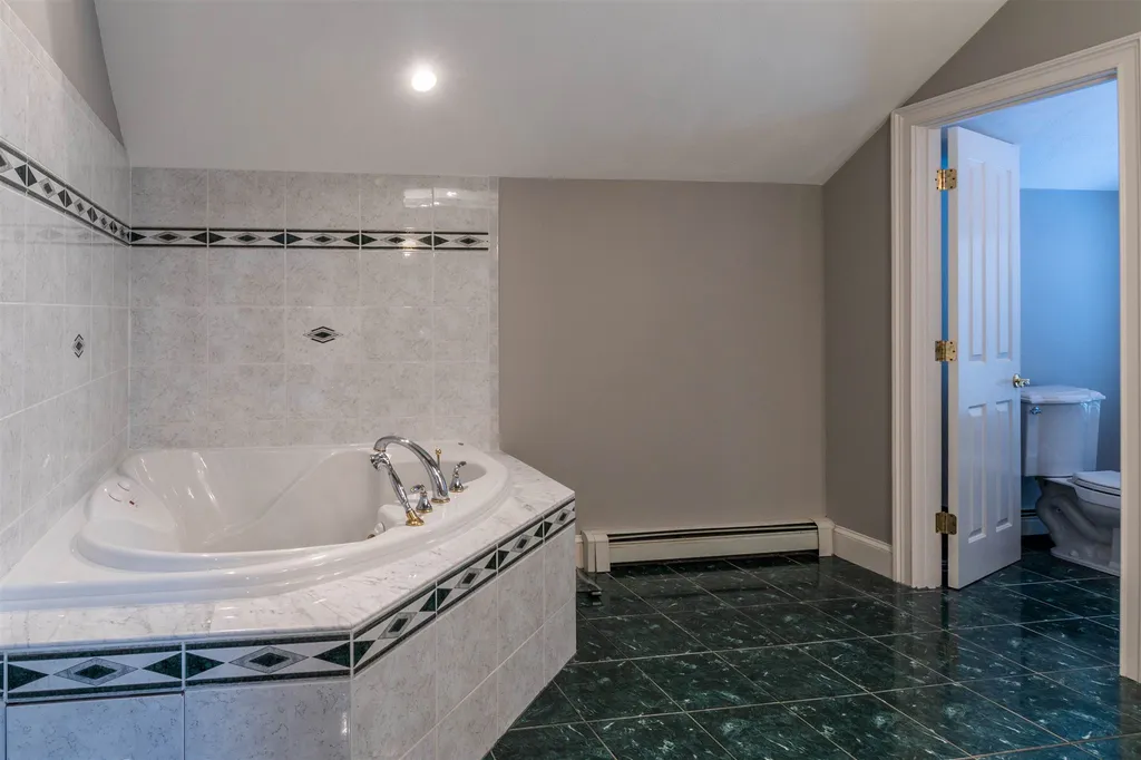 23 Hawthorne Road Windham NH 03087
